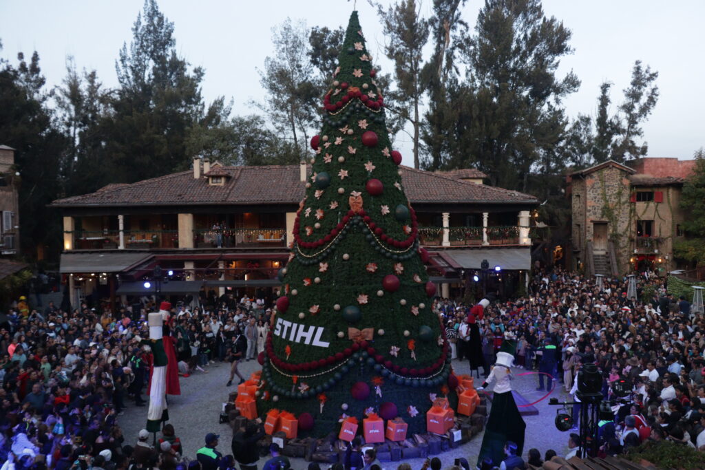 Val’Quirico da inicio oficial a las fiestas decembrinas, con el tradicional encendido del Árbol de Navidad