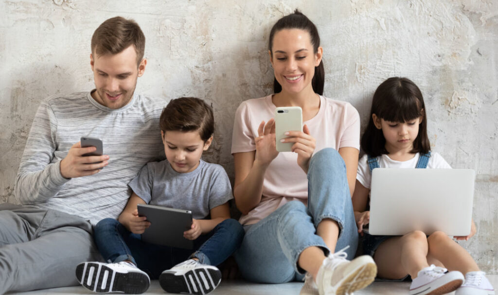 La vida digital reconfigura los sentidos: ¿qué hábitos ayudan a protegerlos?