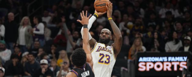 LeBron James anota dos tiros libres clave y Lakers vencen a Suns tras dejar ir ventaja de 20