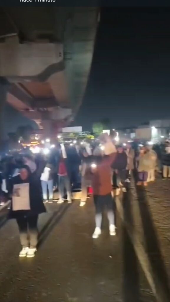 Bloquean autopista México–Puebla por desaparición de una menor en Cuautlancingo