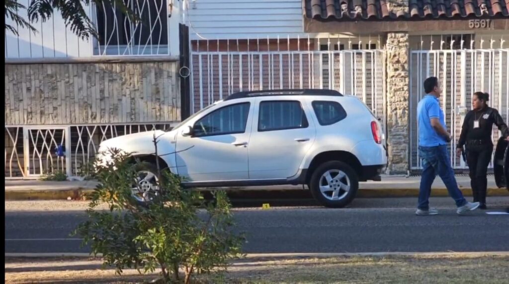 Cuentahabiente baleado y asaltado por tres hombres en el fraccionamiento Villa Encantada