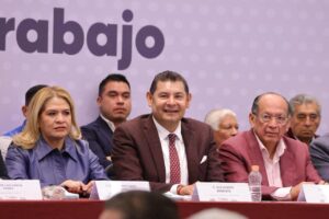 Trabajo, honestidad y compromiso, demandó Armenta a miembros de su gobierno