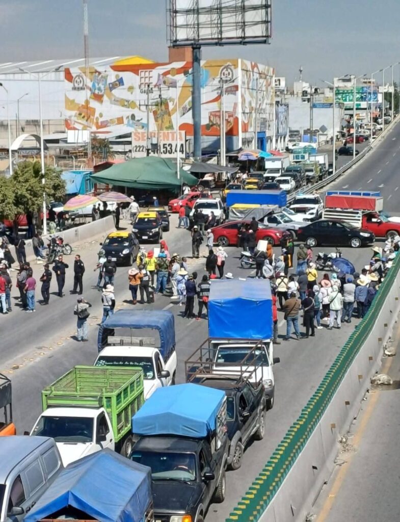 Video: Bloquean la Vía Corta a Chiautempan