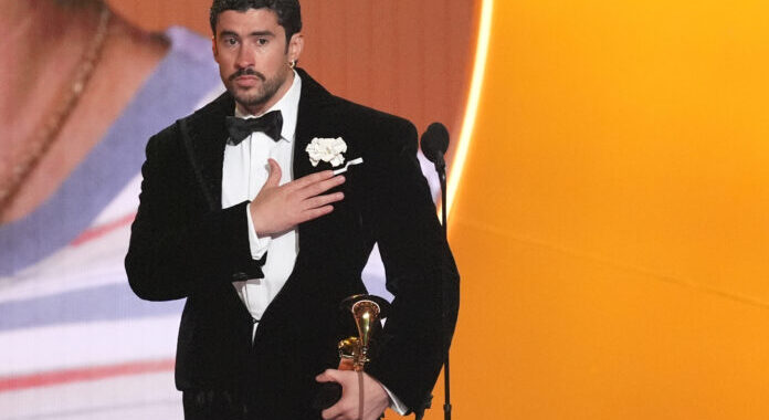 El lenguaje corporal detrás de la noche histórica de Bad Bunny en los Grammy