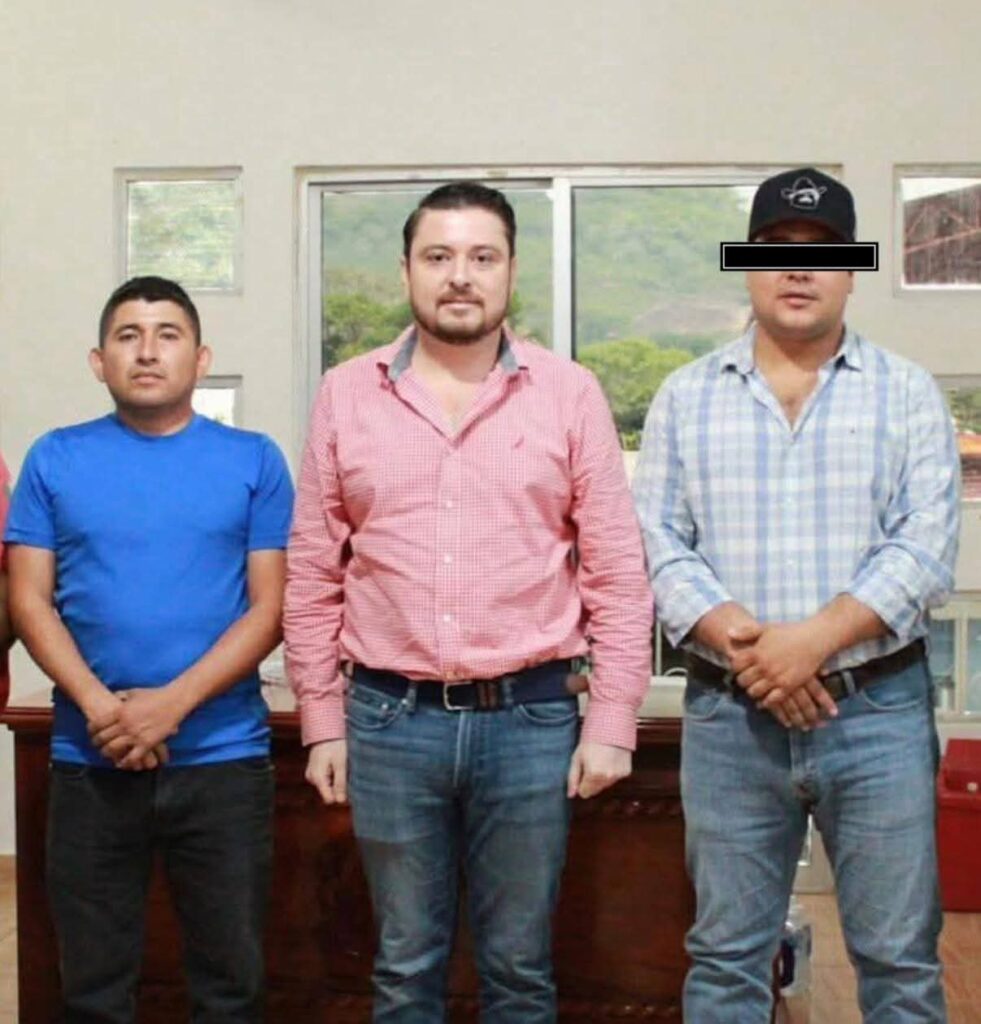 Alcalde de Venustiano Carranza mantiene en nómina a su regidor de Gobernación tras 20 días de detenido 