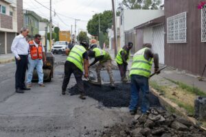 Supervisan bacheo en la colonia Jardines de San Manuel