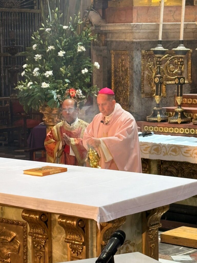 Francisco Javier Martínez Castillo preside misa del IV Domingo de Cuaresma en la Catedral de Puebla