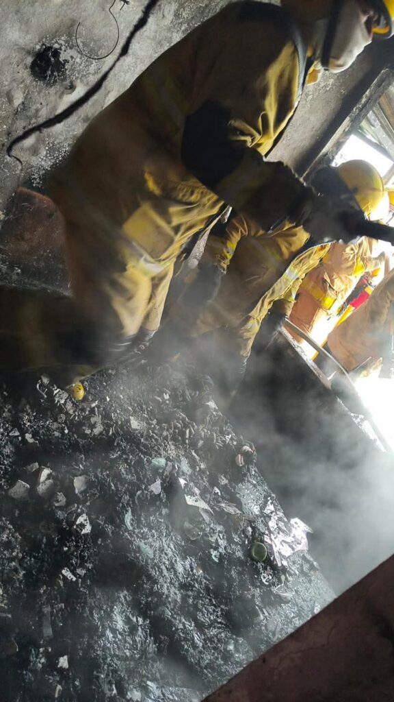 Incendio en casa habitación de Huauchinango deja dos heridos