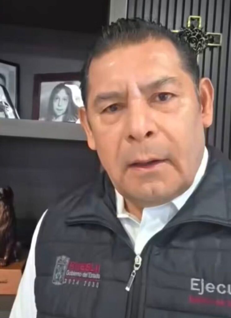 Pide Armenta a FGE investigar agresión contra mujer que defendió a perros callejeros