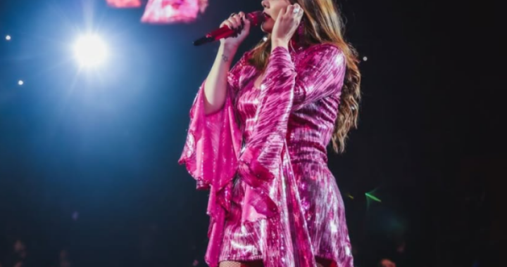 Yuridia anuncia su nueva gira “Las Cartas Sobre la Mesa Tour” y desata emoción entre sus fans