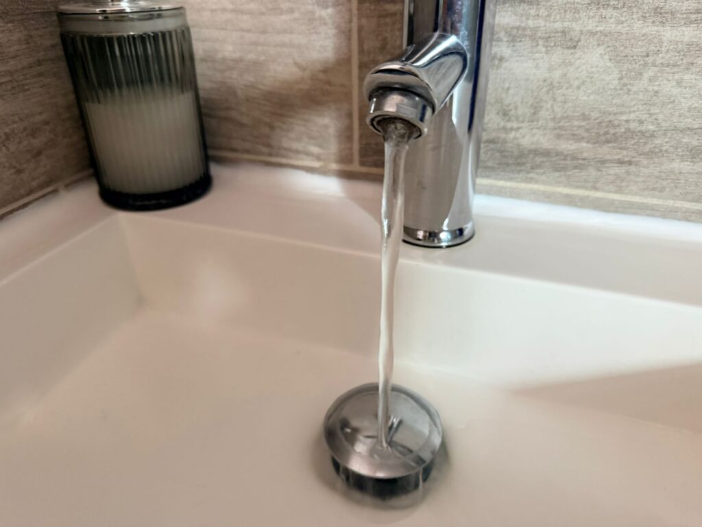 Multa de más de 7 mil pesos por desperdiciar agua en Sábado de Gloria