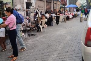 En Semana Santa, ambulantes se instalaron en la calle 6 Oriente