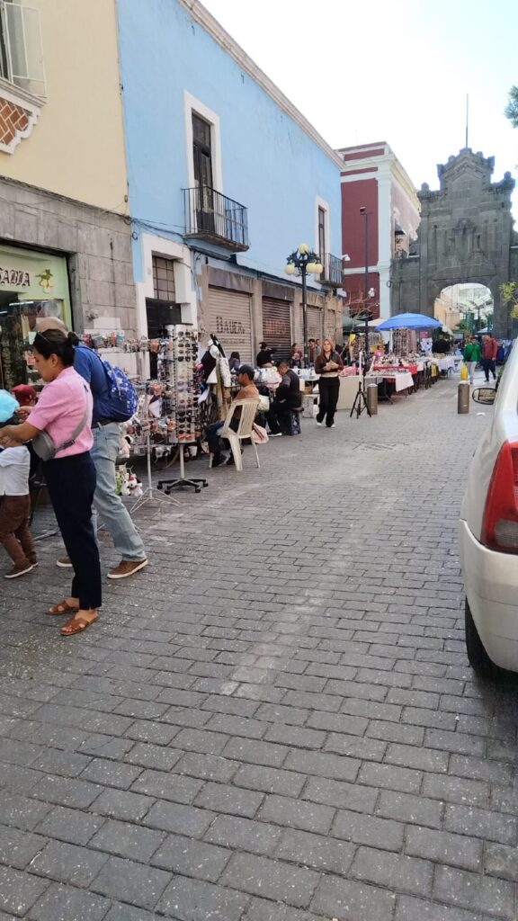 En Semana Santa, ambulantes se instalaron en la calle 6 Oriente