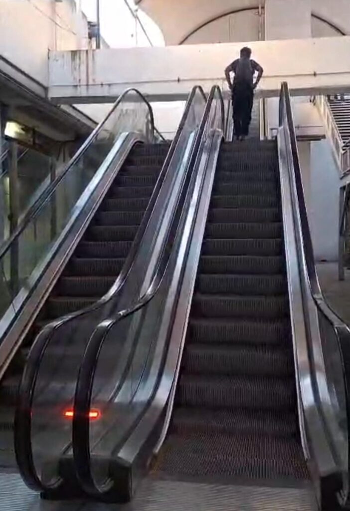 Escaleras eléctricas del paradero Juárez-Serdán Línea 1 de RUTA siguen sin funcionar