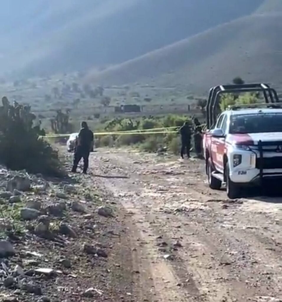 Dejaron dos encobijados dentro de un vehículo en Nicolás Bravo