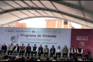 Video: Claudia Sheinbaum y Alejandro Armenta entregan títulos de propiedad en San José Chiapa