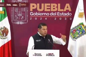 Anuncia Armenta en Tehuacán la llegada de pipas de agua y pavimentación