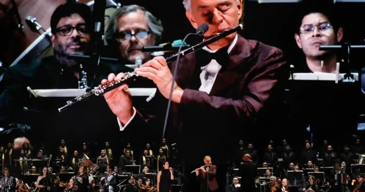Andrea Bocelli logra unir ópera y cumbia para cimbrar a 130 mil personas en el Zócalo