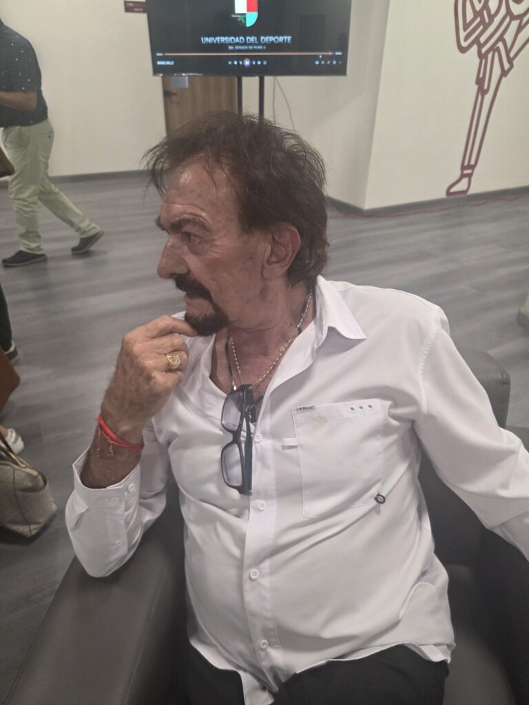 Sigue la fiebre mundialista en Puebla: Ricardo Lavolpe, Potro Gutiérrez, Álvaro Morales en el summit de la Universidad del Deporte (UDEP)