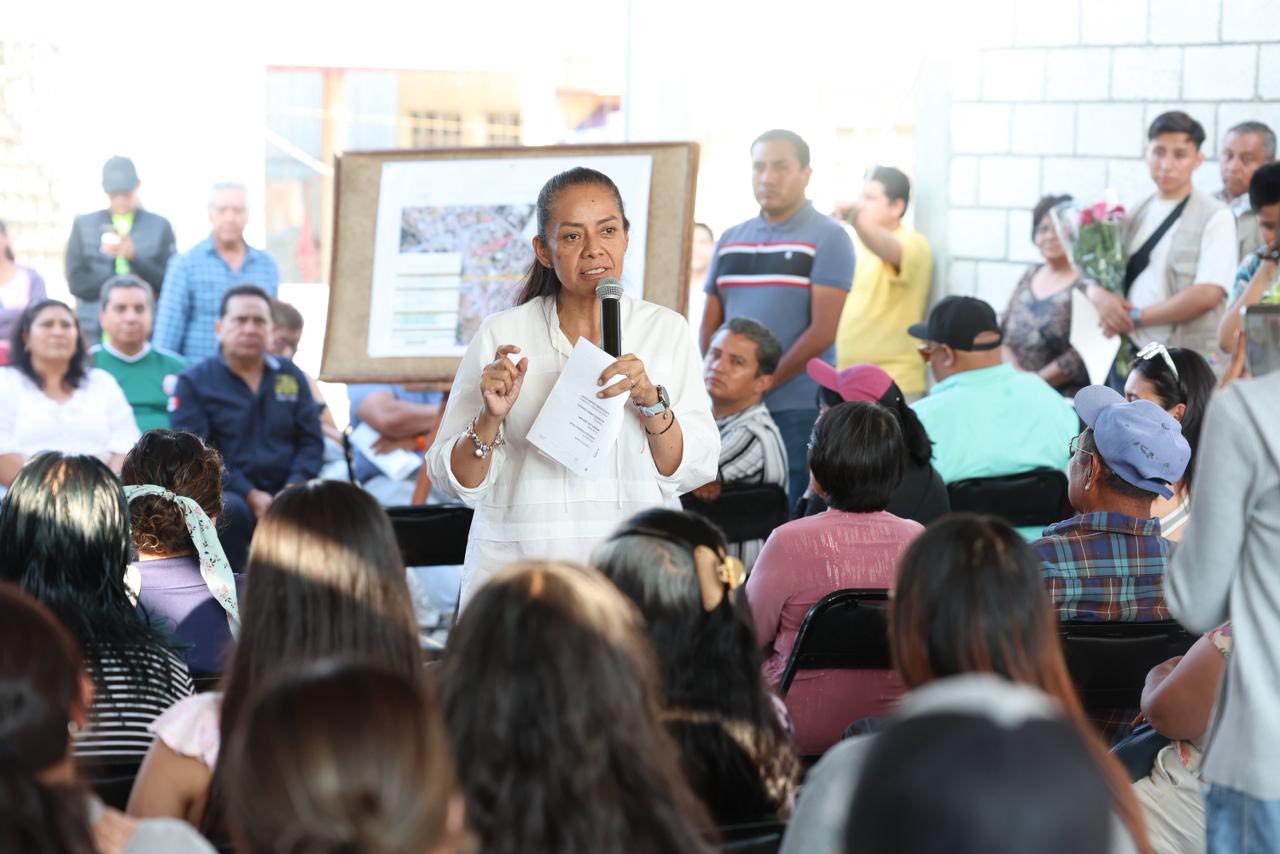 Atlixco mejora vialidades; Ariadna Ayala inicia construcción de calle ...