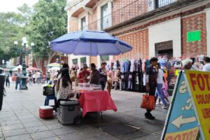 Casi 300 ambulantes de Reforma a la 12 Poniente: Franco Rodríguez