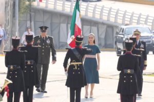 “La presidenta de México no se arrodilla”: Claudia Sheinbaum