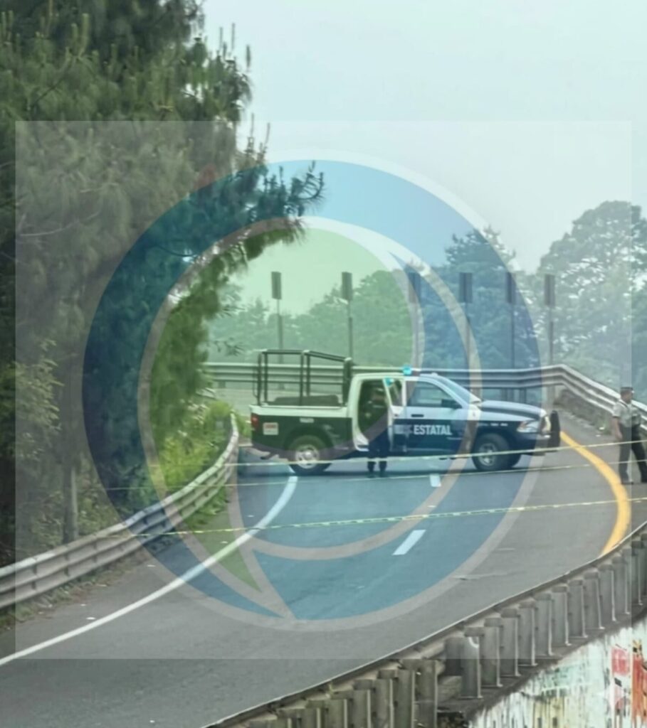 Tiran embolsado a la salida de la autopista México- Tuxpan, en Huauchinango