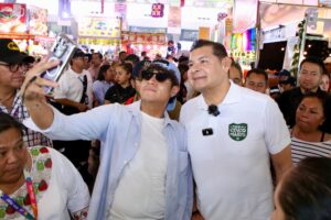 Video: Alejandro Armenta convivió con comerciantes y visitantes de la feria Puebla 2026