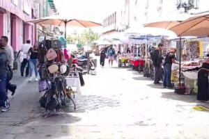 Ambulantes invaden la “calle de los dulces”