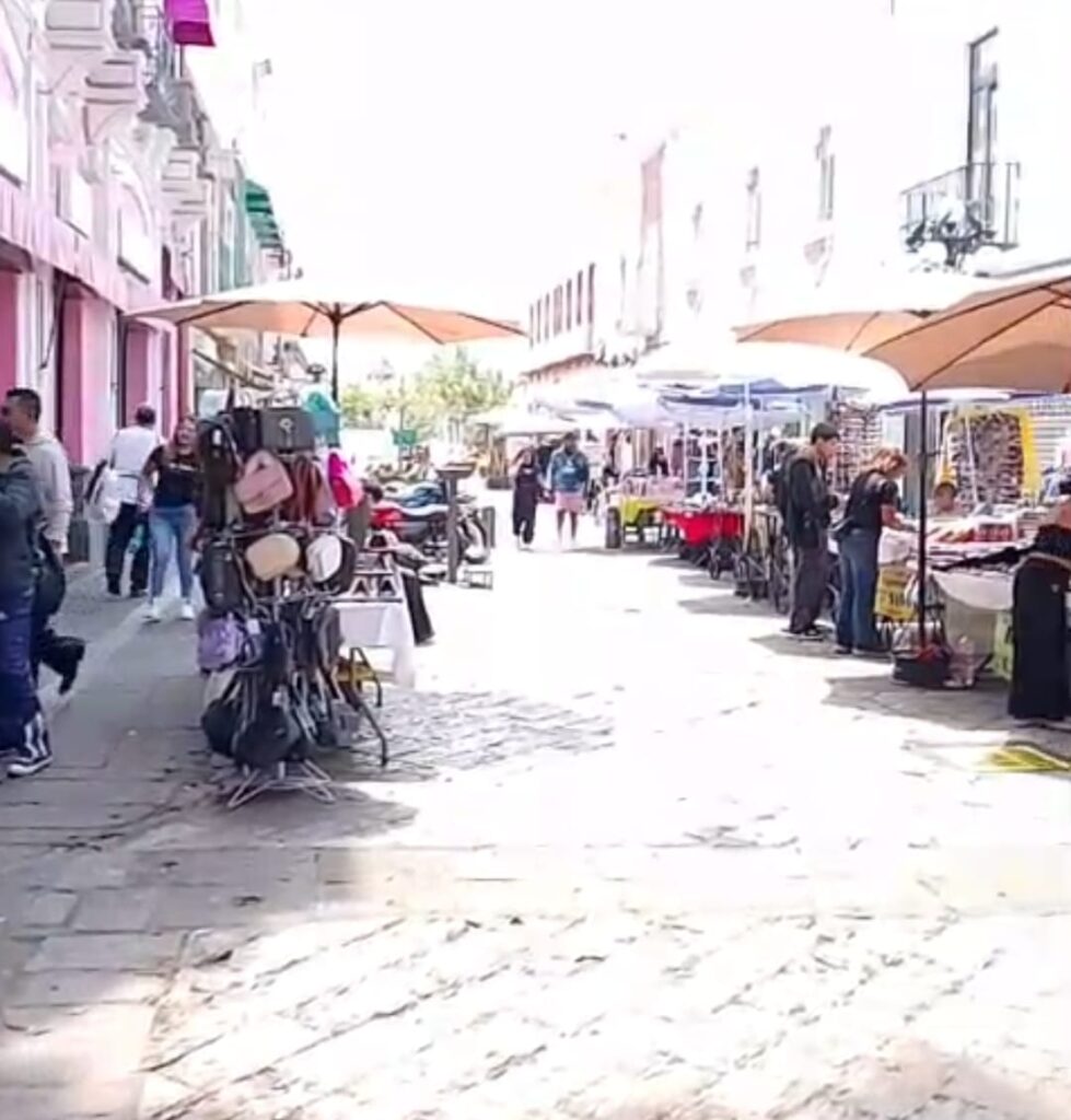 Ambulantes invaden la “calle de los dulces”