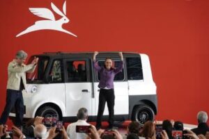 Sheinbaum presenta Olinia, el auto 100% eléctrico y… ¡Mexicano!