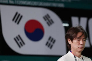 El seleccionador de Corea del Sur anima a su equipo a pasar página tras la derrota ante México