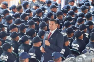 Puebla tiene 300 nuevos policías graduados de su academia: Armenta