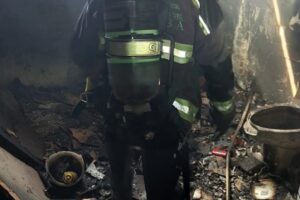 Se quema inmueble abandonado en Puebla capital