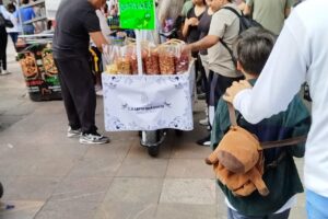 Ambulantes aprovechan la copa del mundo para llenar el Centro Histórico