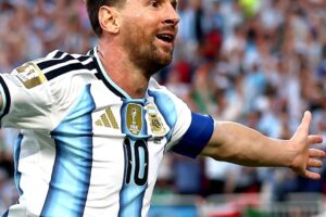 Con ayuda del árbitro, Messi iguala el récord goleador en los mundiales