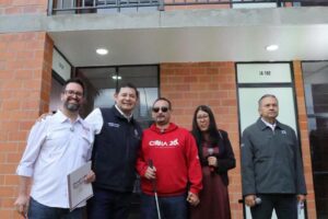 Familias poblanas reciben viviendas