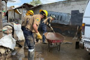 65 elementos de Protección Civil y maquinaria limpian Chalchicomula
