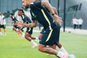 Neymar apunta a reaparecer ante Escocia
