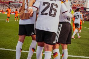 Alemania remonta a Costa de Marfil y asegura su clasificación