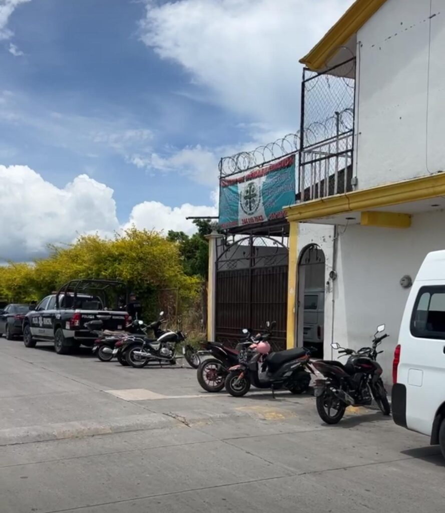 Hallan muerto, con marcas en las muñecas y nudillos a un hombre dentro de anexo en Izúcar