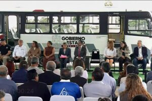 Entregan unidades para modernizar el transporte público