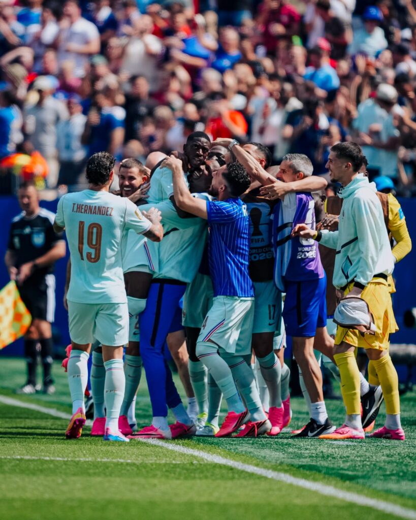 Francia avanza con paso perfecto