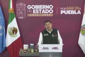 Obligación del ayuntamiento, pavimentar las 10 mil calles que lo necesitan en Puebla capital: Armenta