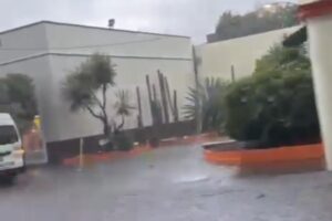 Imparable lluvia provoca inundaciones y colapsa Puebla capital