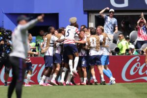 Estados Unidos vence a Australia y es el segundo clasificado a los dieciseisavos de final