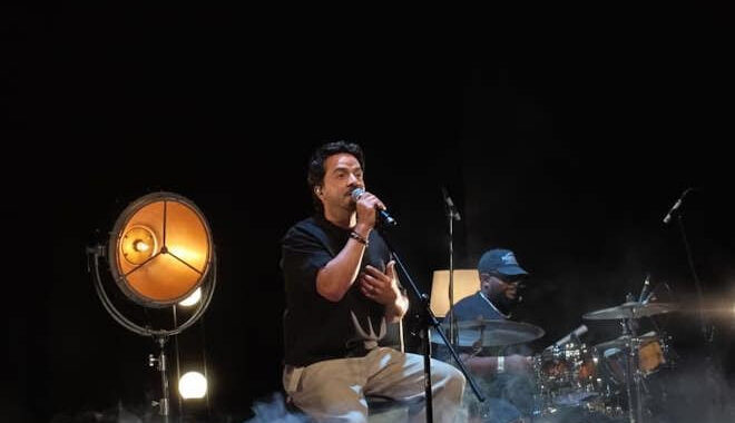 Luis Fonsi ofrece su primera presentación en acústico en siete años para una nueva edición de exacústico en Ciudad de México