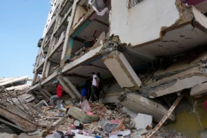 Venezuela reporta 920 fallecidos, 3,360 heridos y 300 réplicas tras doblete sísmico