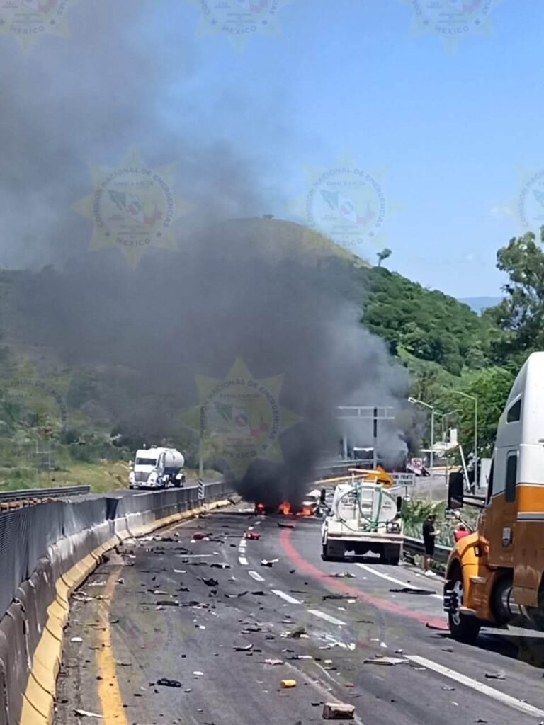 Al menos 16 muertos tras carambola en autopista Guadalajara–Tepic