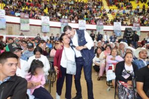 Alejandro Armenta entregó apoyos a productores agrícolas de la Sierra Norte